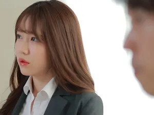 Cô gái nhà kế bên thích mặc đồ xuyên thấu