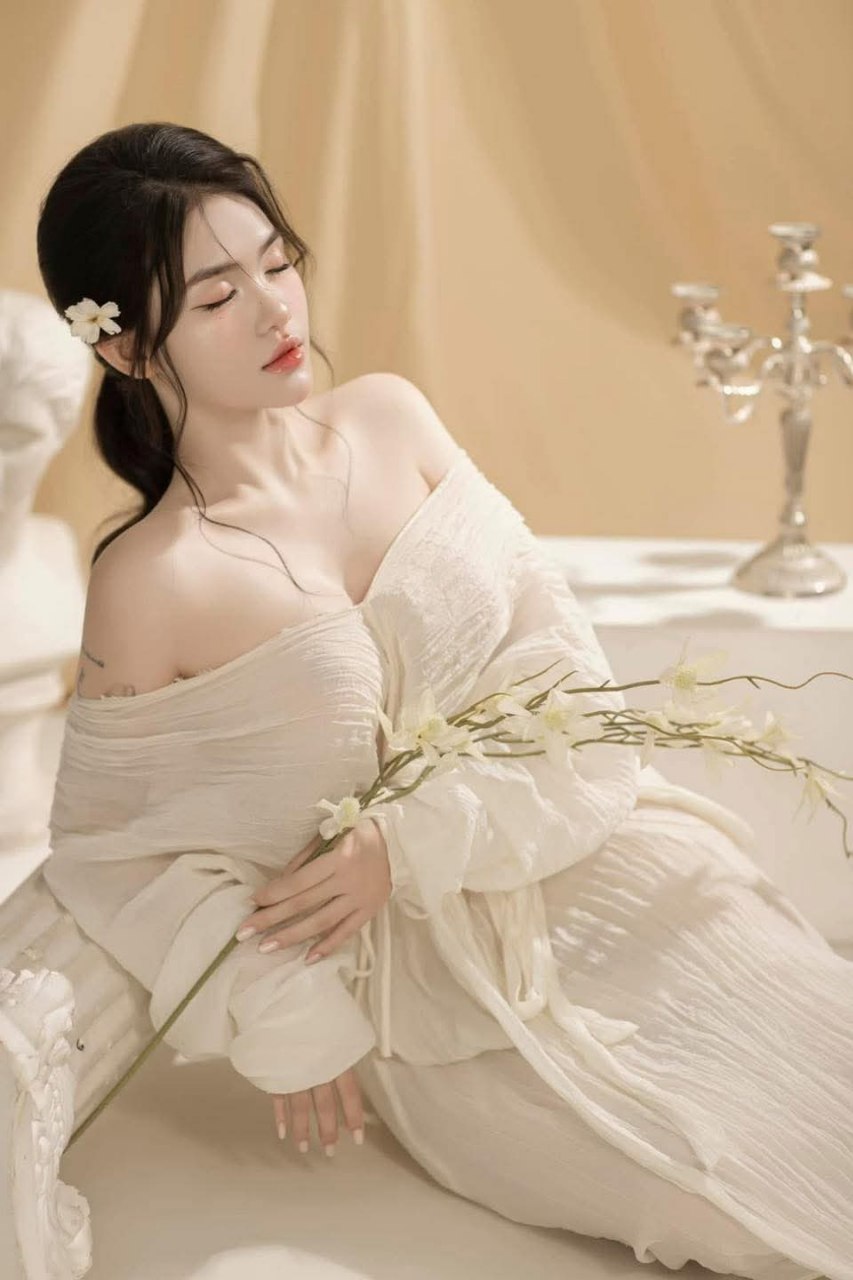 Hai cô bạn thân chán chồng lên mạng săn hồng hài nhi
